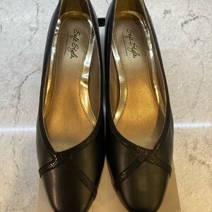 Hush Puppies Soft Style Lanie Pump. EUC. Worn once.